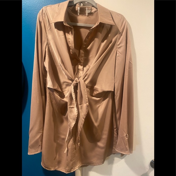 Silky champagne color dress with flare sleeves , very classy - Picture 1 of 4